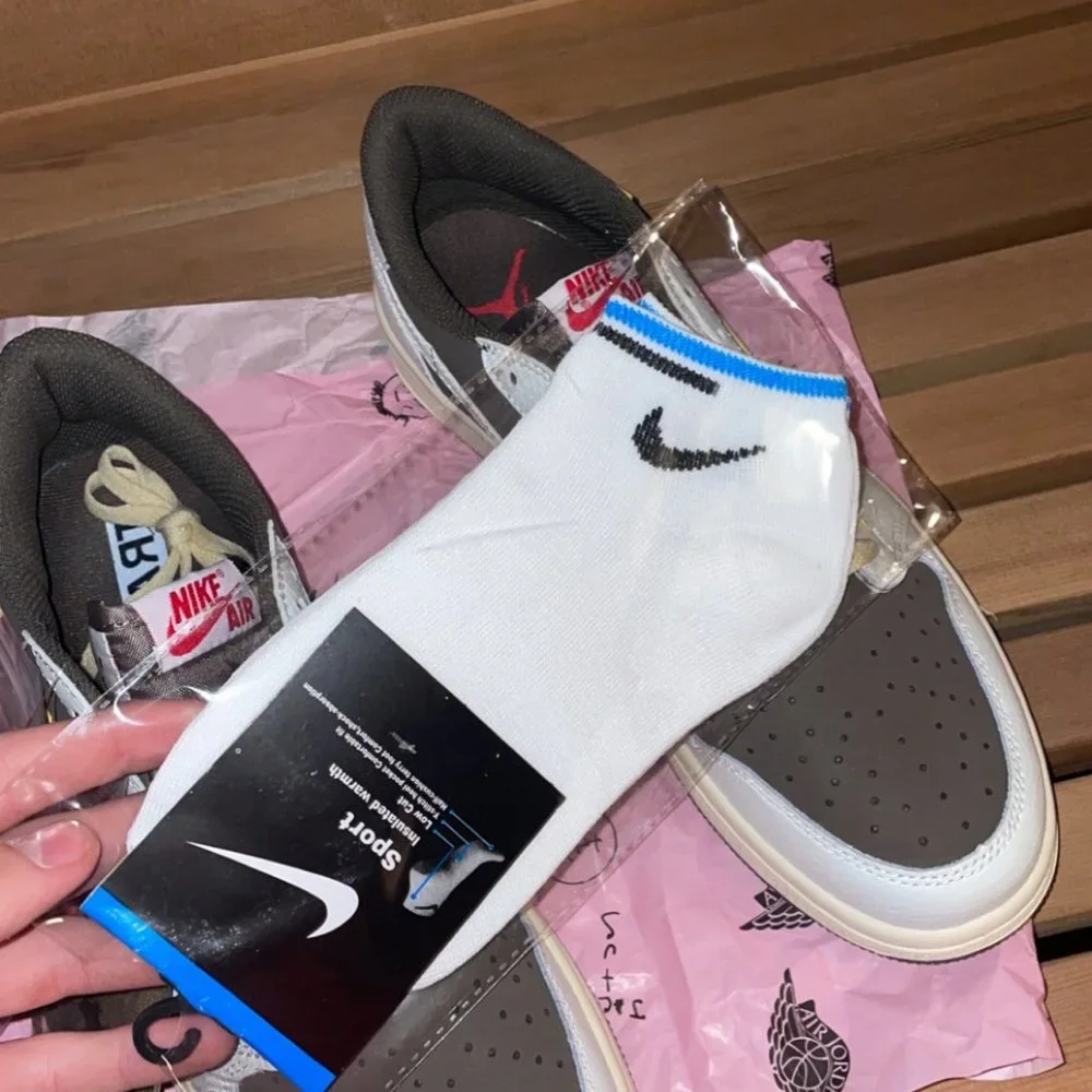 Travis Scott Reverse Mocha - Picture 9 of 9